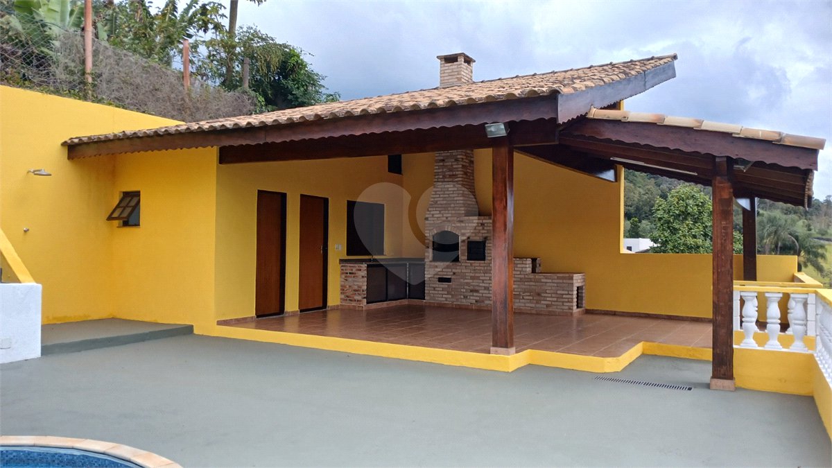 Casa em condomínio para alugar com 3 quartos, sendo 1 suíte, em Vila Petrópolis, Atibaia, SP