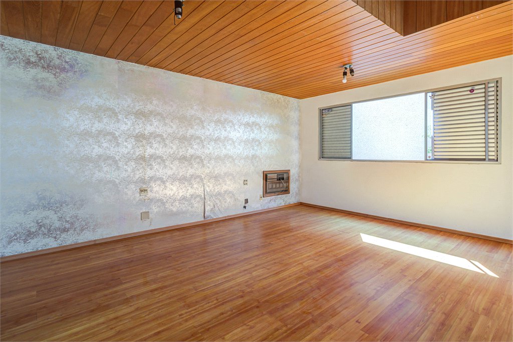 Casa à venda com 5 quartos, sendo 3 suítes, em Alto da Boa Vista, São Paulo, SP