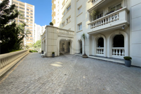 Apartamento à venda com 3 quartos, sendo 1 suíte,  em Vila Uberabinha, São Paulo, SP