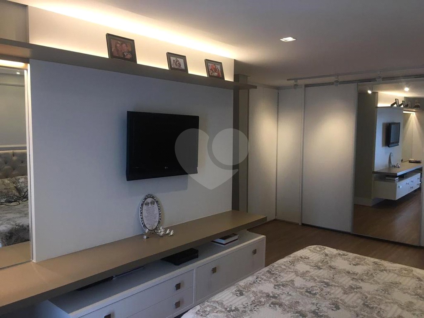 Apartamento à venda com 4 suítes em Vila Oliveira, Mogi das Cruzes, SP
