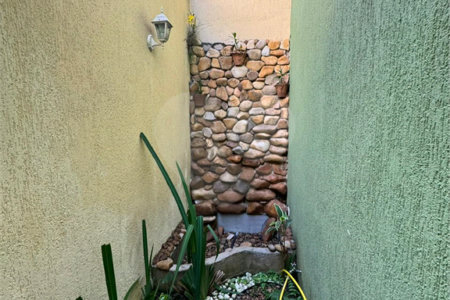 Casa à venda com 3 quartos, sendo 1 suíte, no condomínio Residencial Jardim das Flores 1510, Cotia - SP