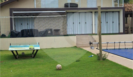 Casa à venda com 4 quartos, sendo 3 suítes, no Centro, Bom Jesus dos Perdões, SP