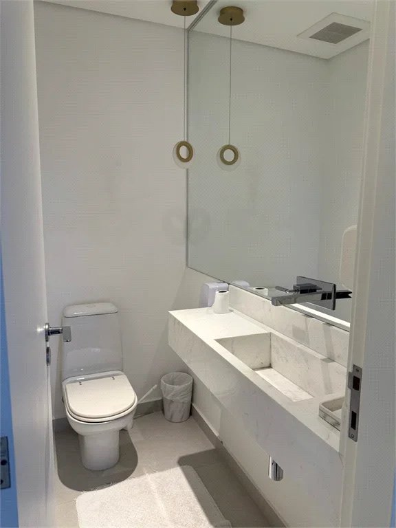 Casa à venda com 4 suítes no condomínio East Village, São Paulo - SP