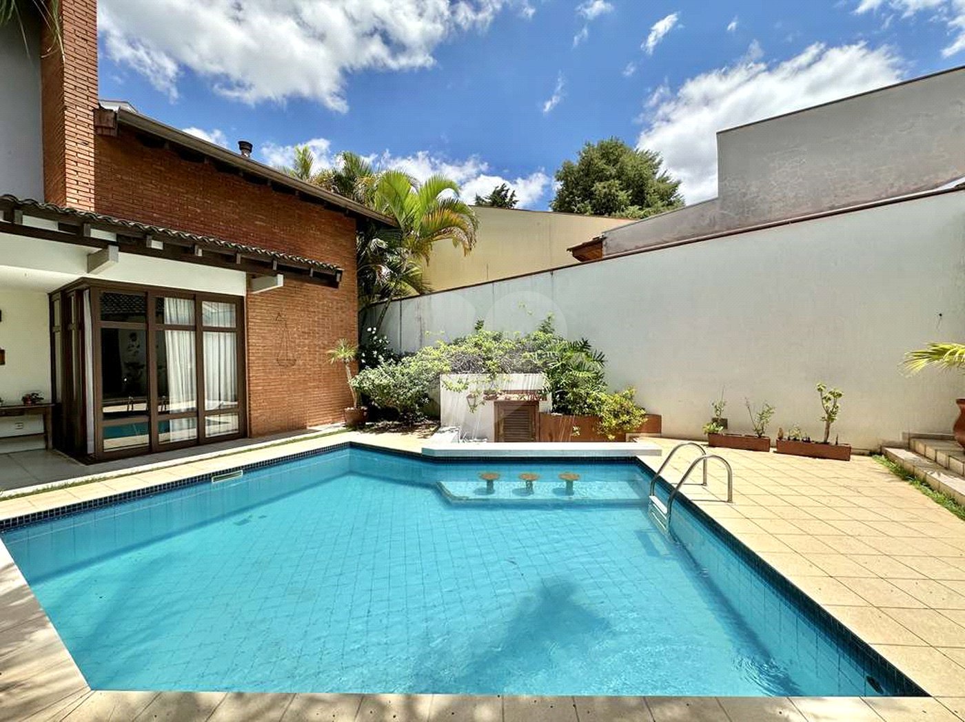 Casa à venda com 4 quartos, sendo 2 suítes,  no condomínio São Paulo Ii, Cotia - SP