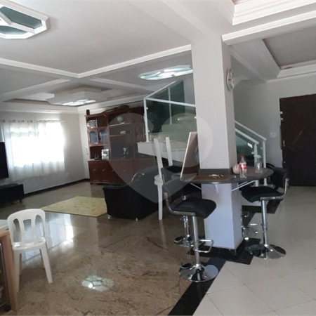 Casa à venda com 4 quartos, sendo 1 suíte, no Centro, Bom Jesus dos Perdões, SP