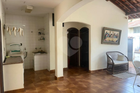 Casa à venda com 3 quartos, sendo 1 suíte, no Centro, Araraquara, SP