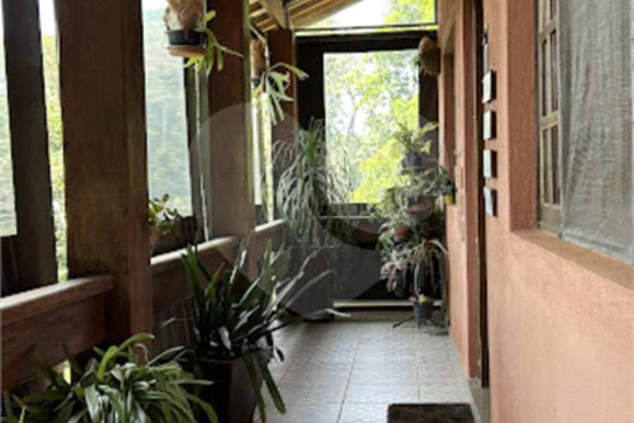 Casa à venda com 3 quartos, sendo 2 suítes, no condomínio Loteamento Haras El Passo, Mairiporã - SP