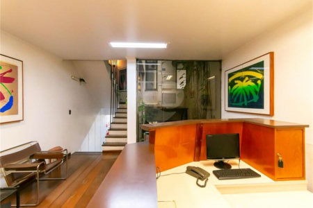 Casa à venda com 8 quartos, sendo 2 suítes, em Indianópolis, São Paulo, SP