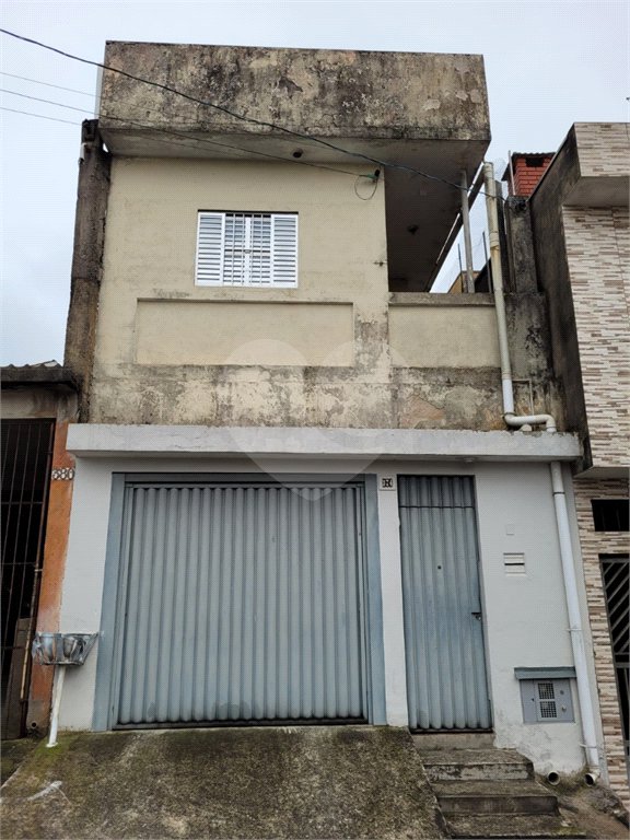 Sobrado à venda com 4 quartos em Vila Jurema, Ferraz de Vasconcelos, SP