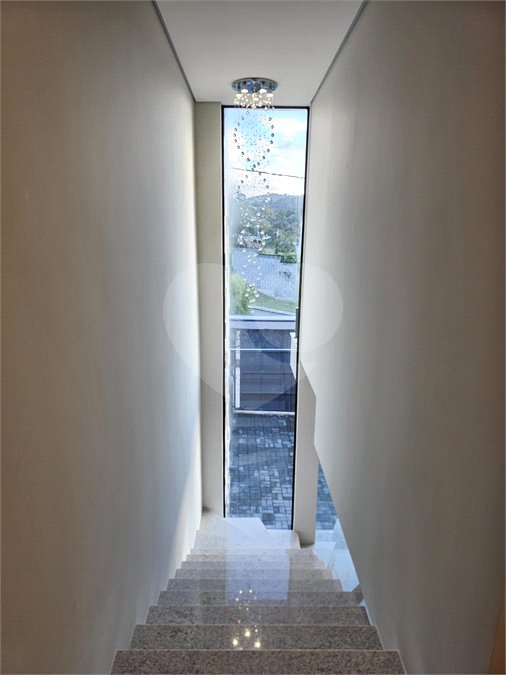 Casa à venda com 3 quartos, sendo 1 suíte,  no condomínio Villas do Jaguari, Santana de Parnaíba - SP
