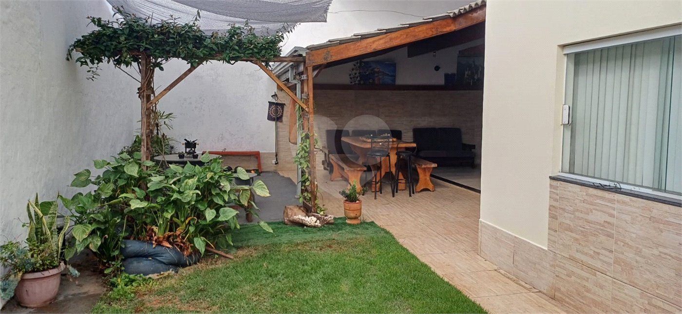 Sobrado à venda com 2 suítes em Loteamento Terras de São Pedro e São Paulo, Salto, SP