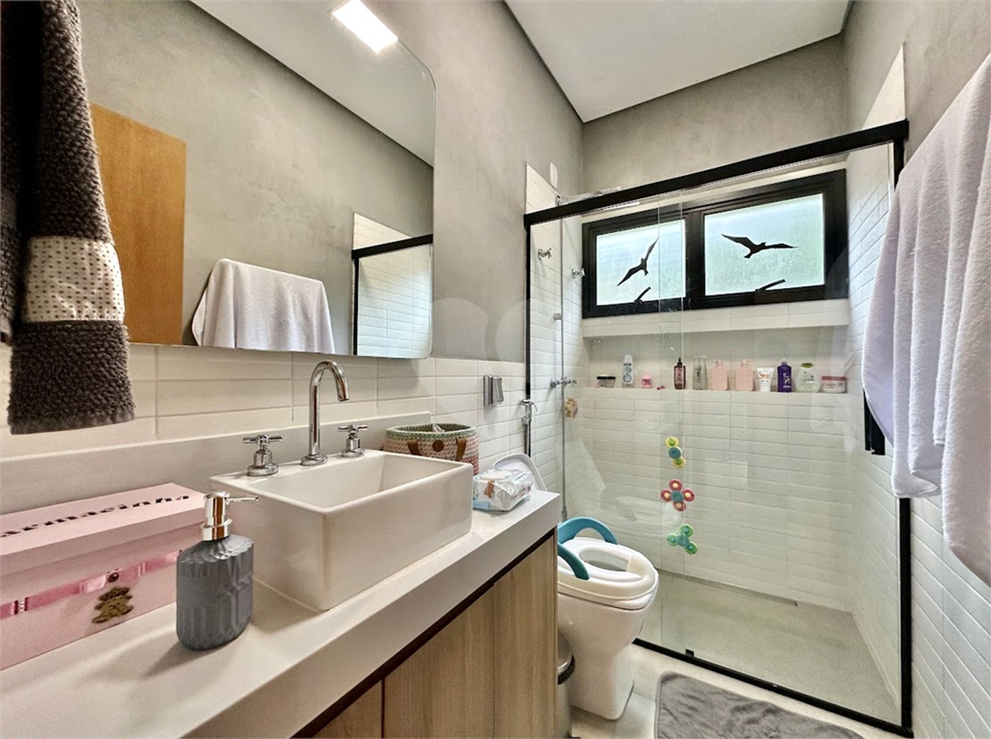 Casa à venda com 3 suítes no condomínio Reserva Santa Maria, Jandira - SP
