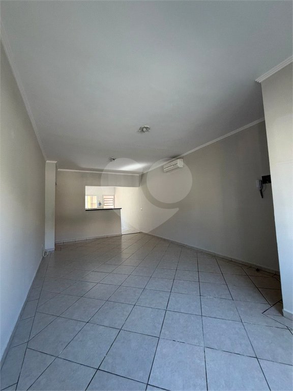 Casa à venda com 3 quartos, sendo 1 suíte, no condomínio Bela Vita, Atibaia - SP