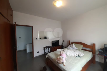 Vende-se: Sobrado no Cursino/Ipiranga, 2 Quartos, 2 Salas, 8 vagas de garagem!