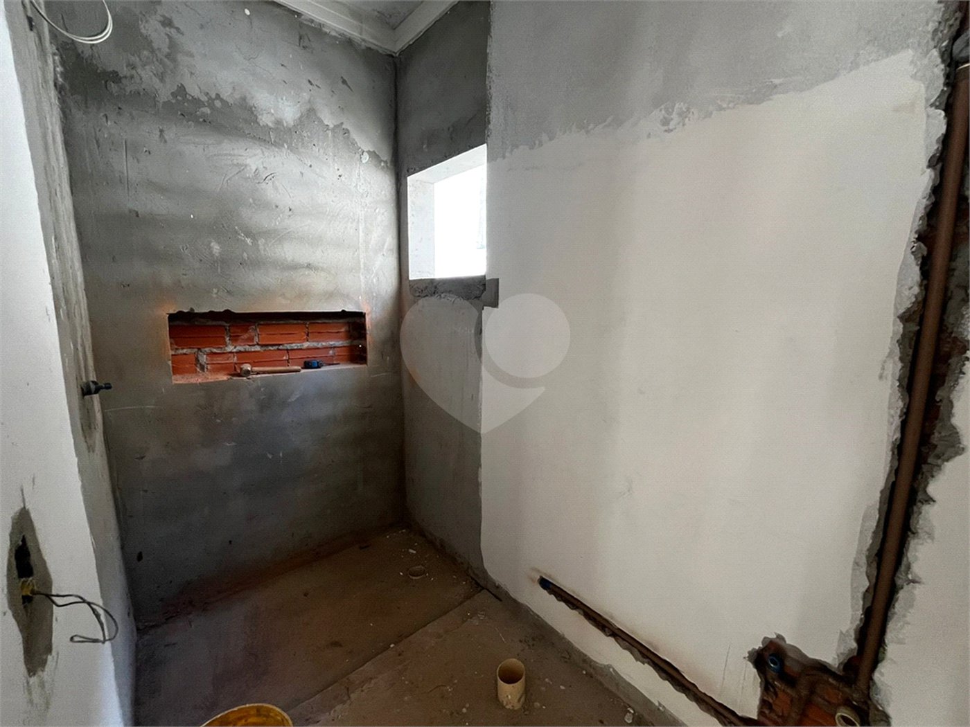 Casa à venda com 3 quartos, sendo 1 suíte, no condomínio Lago dos Ipês, Itapetininga - SP
