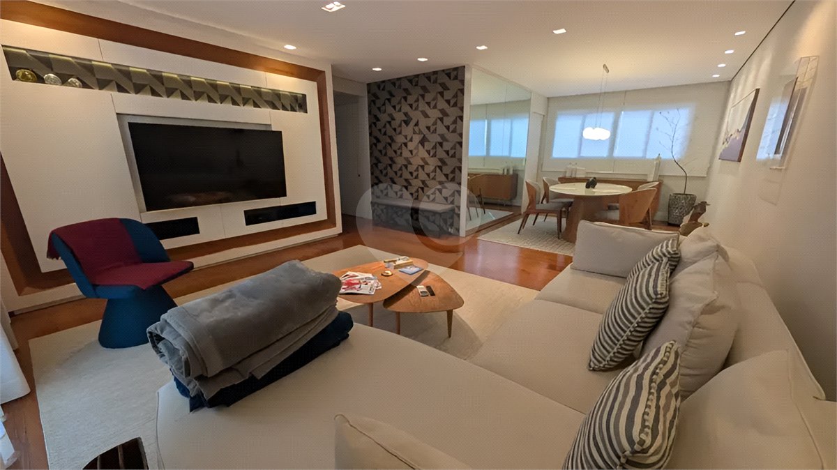 Apartamento à venda com 4 quartos, sendo 1 suíte, em Campo Belo, São Paulo, SP