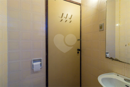 Casa à venda com 4 quartos, sendo 2 suítes, em Jardim Prudência, São Paulo, SP