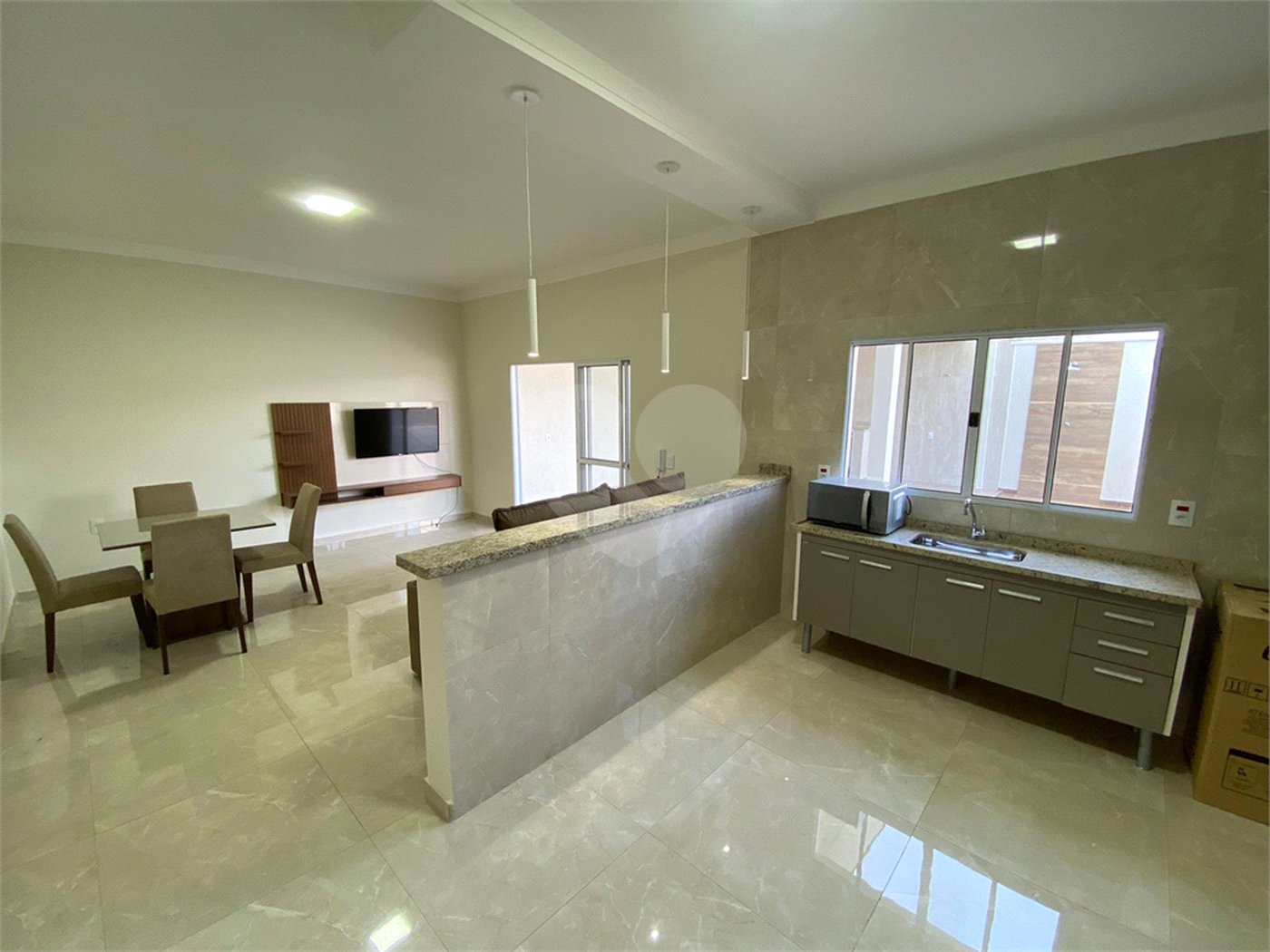 Casa térrea com piscina para venda no Residencial Arcoville