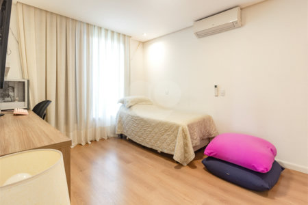 Apartamento à venda com 4 quartos, sendo 2 suítes,  em Jardim Parque Morumbi, São Paulo, SP
