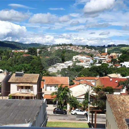 Casa à venda com 3 quartos, sendo 1 suíte, em Vila Santa Rosália, São Roque, SP