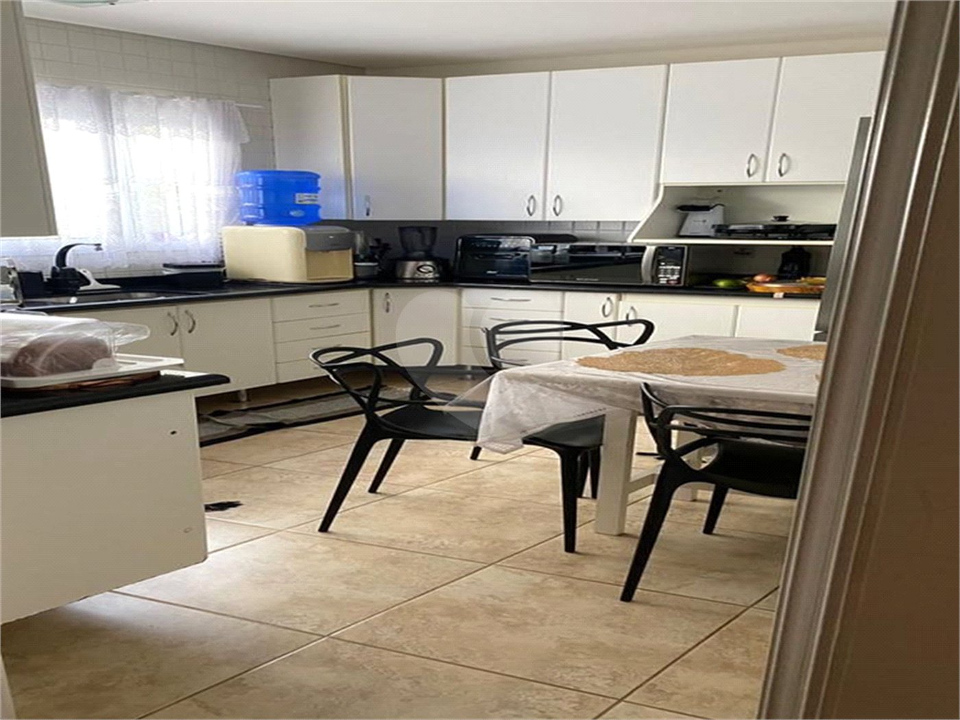 Casa à venda com 5 quartos, sendo 4 suítes,  no condomínio Terras de Santa Clara, Jacareí - SP