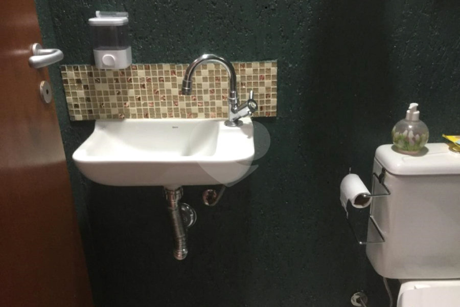 Casa à venda com 3 quartos, sendo 1 suíte, no condomínio Morada do Horto, São Paulo - SP