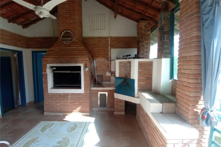 Chácara à venda com 6 quartos, sendo 1 suíte,  em Cercadinho, Alambari, SP