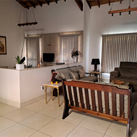 Casa à venda com 3 quartos, sendo 1 suíte, no condomínio Estância Marambaia, Vinhedo - SP