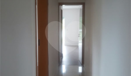 Sobrado à venda com 3 quartos, sendo 1 suíte,  em Jardim Vitória, Mairinque, SP