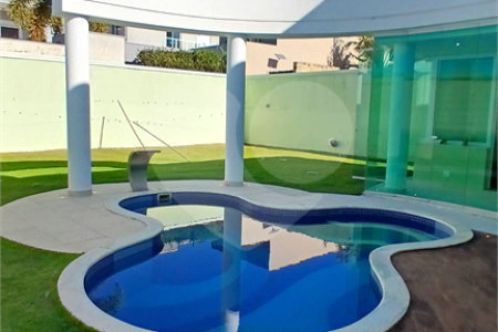 Casa à venda com 3 suítes no condomínio Figueira Garden, Atibaia - SP