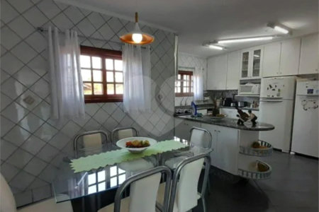 Casa à venda com 3 quartos, sendo 1 suíte, em Jardim Pinheiros, São Paulo, SP