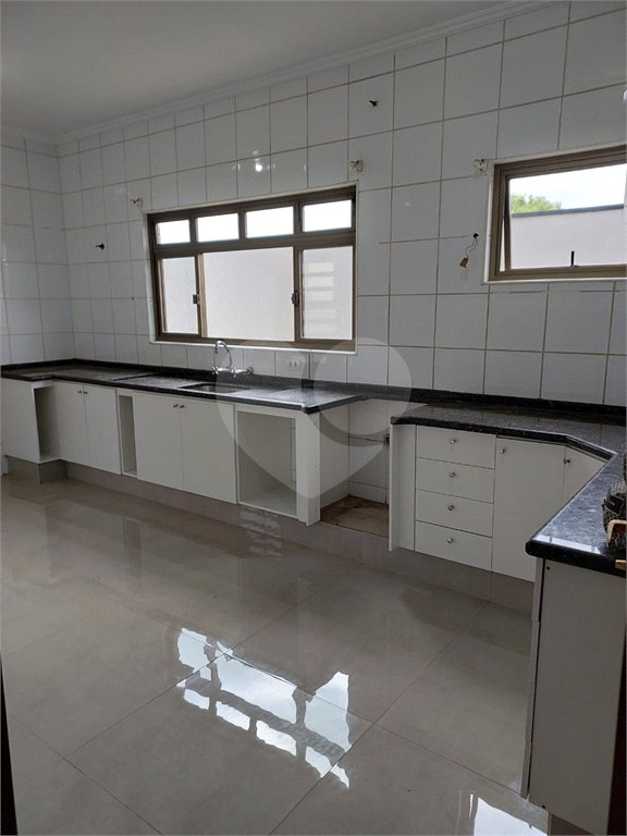 Sobrado à venda com 3 quartos, sendo 1 suíte,  em Jardim Regina, Indaiatuba, SP