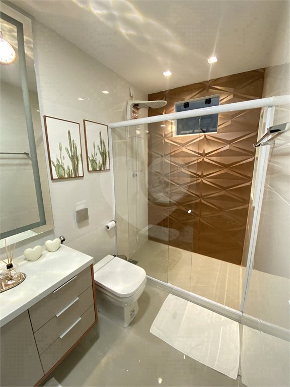 Casa à venda com 4 quartos, sendo 2 suítes, no condomínio Golden Village, Rio de Janeiro - RJ