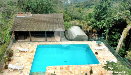 Casa à venda com 5 quartos, sendo 4 suítes,  em Roseira, Mairiporã, SP