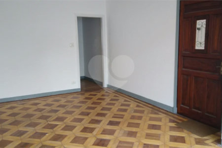 Sobrado a Venda na Mooca, com 248 m²