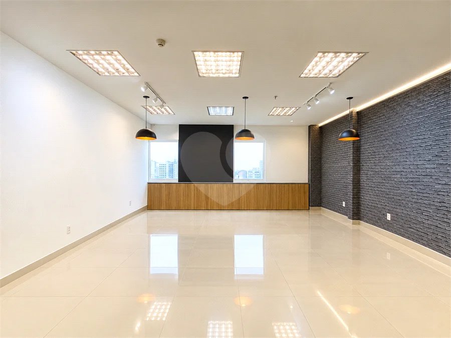 Sala Comercial com Renda no Domo Business – 56 m² Distribuídos em 2 Ambientes!