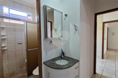 Casa para alugar com 3 quartos, sendo 1 suíte, no condomínio Santa Mônica, Atibaia - SP
