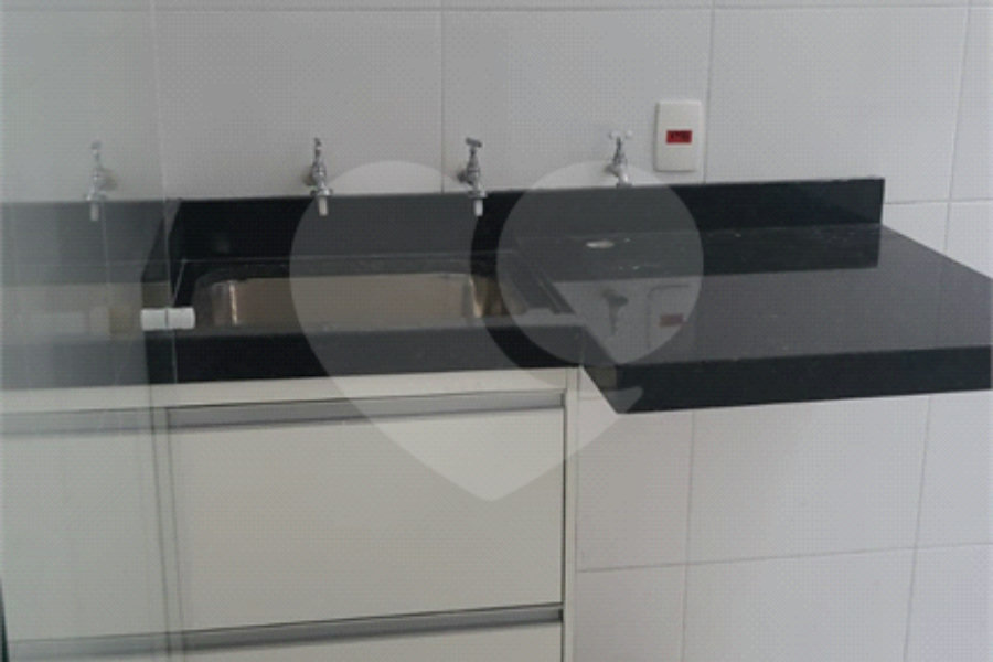 Casa à venda ou para alugar com 2 suítes no condomínio Santa Teresinha, São Paulo - SP