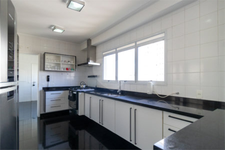 Apartamento à venda com 4 suítes em Vila Sofia, São Paulo, SP
