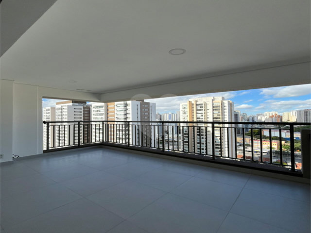 Apartamento à venda com 3 quartos, sendo 1 suíte,  em Jardim Prudência, São Paulo, SP