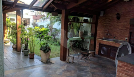 Sobrado à venda ou para alugar com 5 quartos, sendo 3 suítes,  em Jardim Marajoara, São Paulo, SP