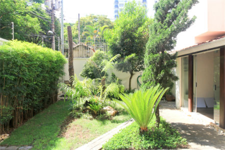 Casa à venda com 3 quartos, sendo 1 suíte, em Indianópolis, São Paulo, SP