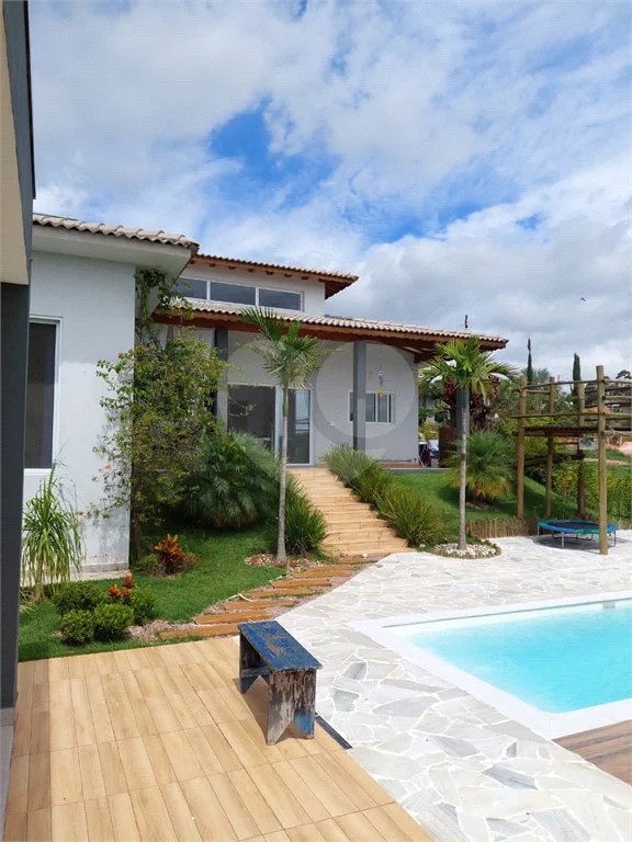 Casa à venda ou para alugar com 4 quartos, sendo 1 suíte, no condomínio Colinas de Inhandjara, Itupeva - SP
