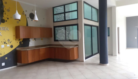Sobrado à venda com 4 suítes em Horto, São Paulo, SP