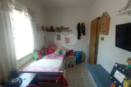 Sobrado à venda com 4 quartos, sendo 1 suíte, em Jardim Marisa, São Paulo, SP