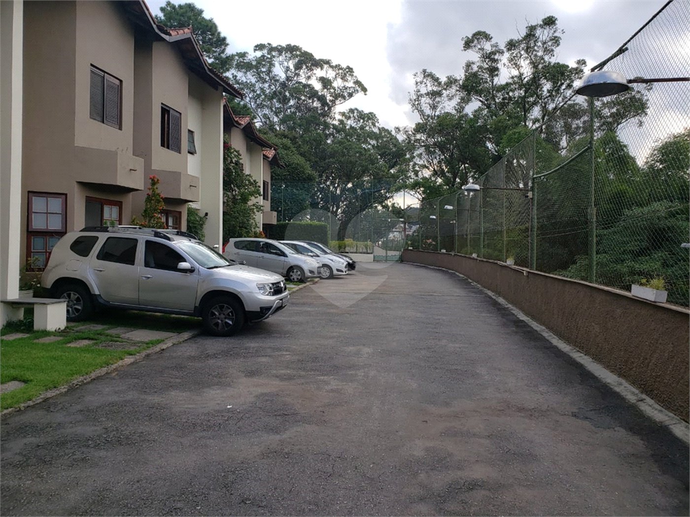 Casa à venda com 3 quartos, sendo 1 suíte, no condomínio Morada dos Pássaros, São Paulo - SP