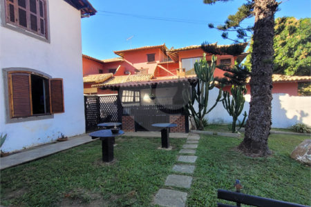 Casa à venda com 4 quartos, sendo 2 suítes, em Ferradura, Armação dos Búzios, RJ