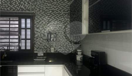 Sobrado à venda com 3 quartos, sendo 1 suíte,  em Vila Romanópolis, Ferraz de Vasconcelos, SP