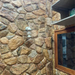 Casa Térrea com Acabamento em Tijolo Aparente e Quintal Amplo - Próximo ao Shopping Iguatemi