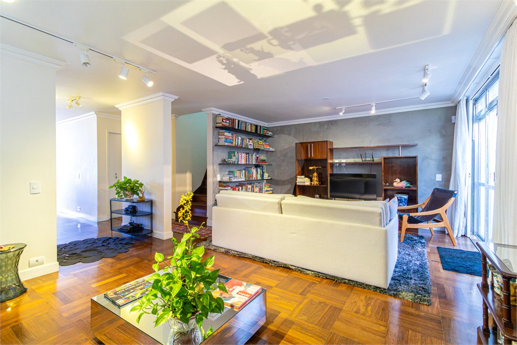Casa à venda com 3 quartos, sendo 1 suíte, em Alto da Boa Vista, São Paulo, SP